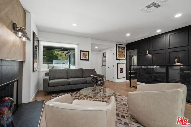 3304 Shelby Drive, Los Angeles, CA 90034