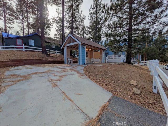 693 Knight Avenue, Big Bear Lake, CA 92315