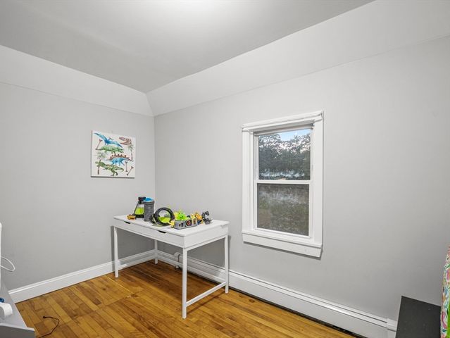 19 Forest Dr, Auburn, MA 01501
