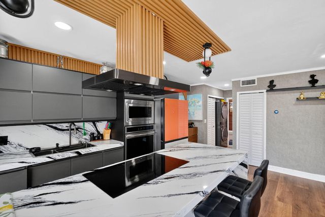 363 Washington Avenue 32, Miami Beach, FL 33139