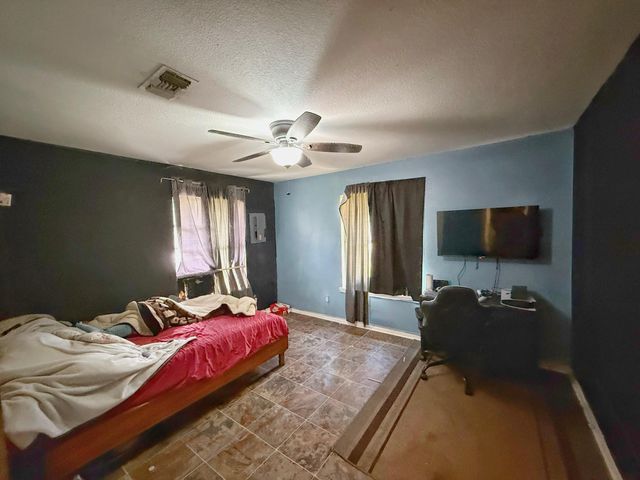 935 Center St, Buffalo, TX 75831