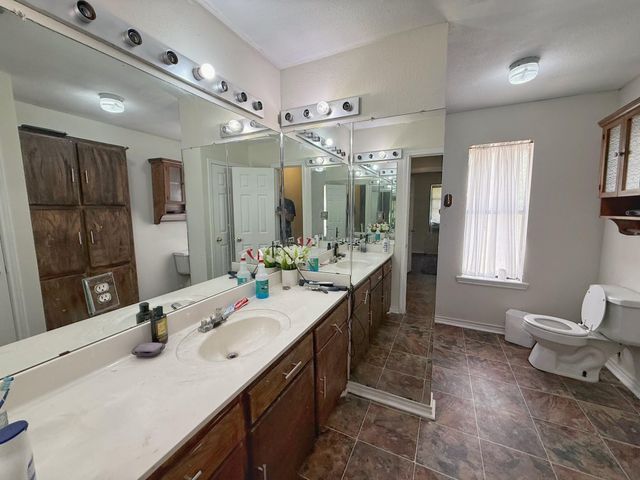 935 Center St, Buffalo, TX 75831