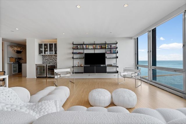 880 N LAKE SHORE Drive 16DH, Chicago, IL 60611