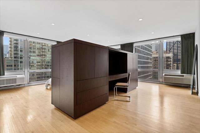 880 N LAKE SHORE Drive 16DH, Chicago, IL 60611