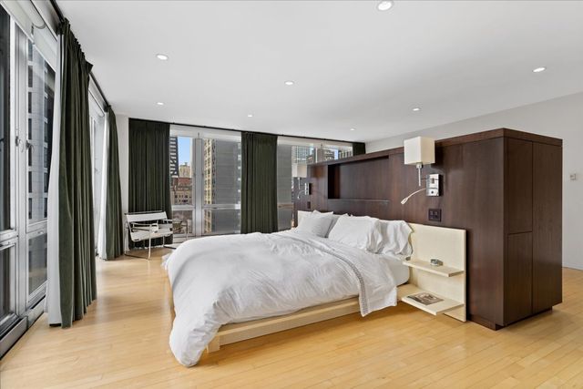 880 N LAKE SHORE Drive 16DH, Chicago, IL 60611