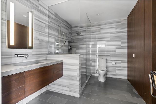 880 N LAKE SHORE Drive 16DH, Chicago, IL 60611