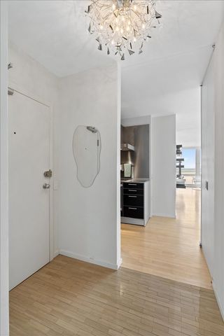 880 N LAKE SHORE Drive 16DH, Chicago, IL 60611