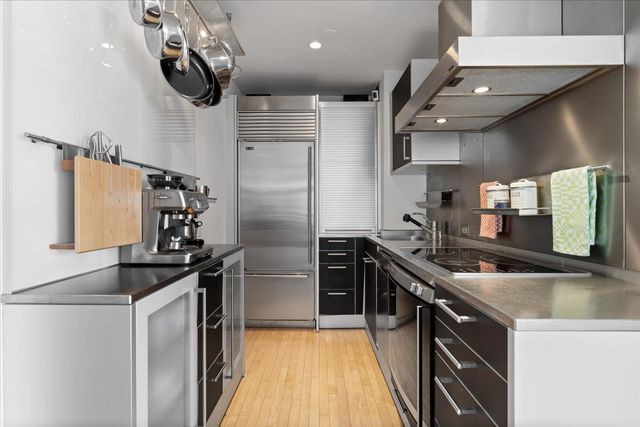 880 N LAKE SHORE Drive 16DH, Chicago, IL 60611