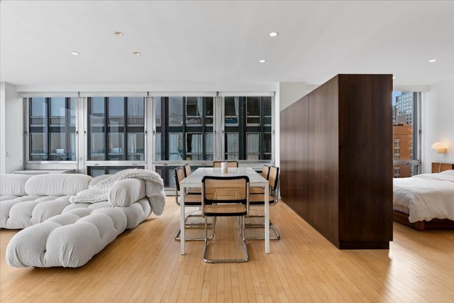 880 N LAKE SHORE Drive 16DH, Chicago, IL 60611