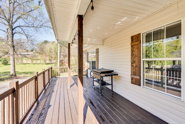 804 Schmidt Road, Rossville, GA 30741