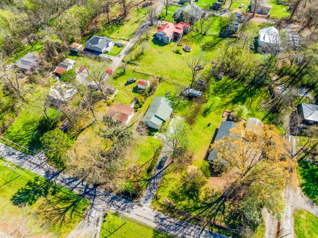 804 Schmidt Road, Rossville, GA 30741