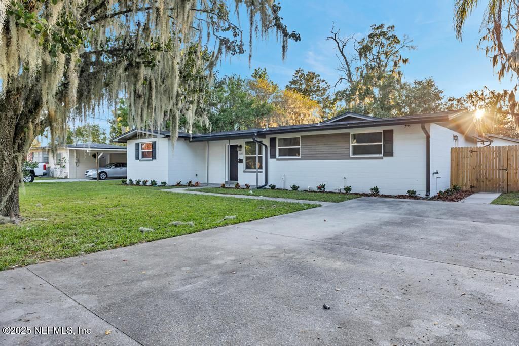 1050 GLYNLEA Road, Jacksonville, FL 32216