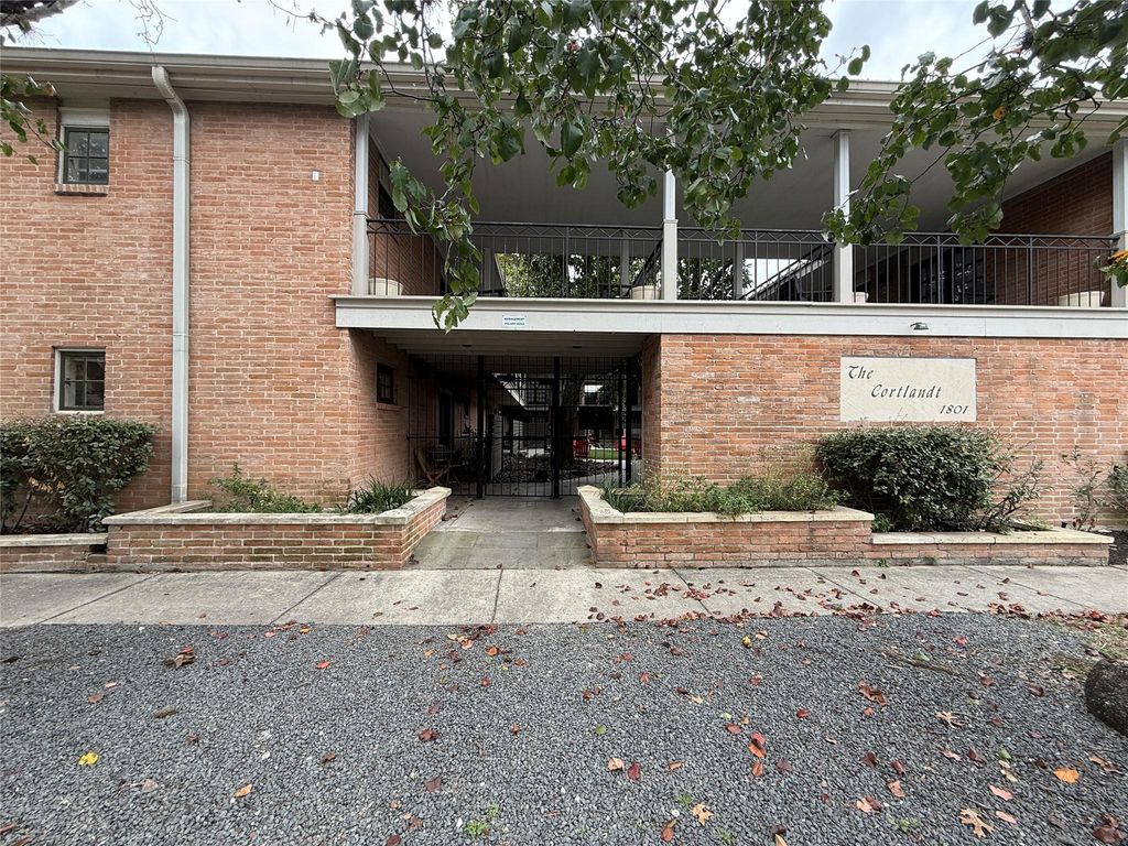 1801 Cortlandt Street 16, Houston, TX 77008