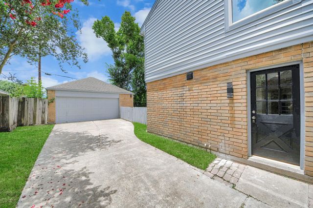 8919 Crazy Horse Trail, Houston, TX 77064