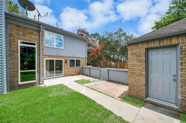 8919 Crazy Horse Trail, Houston, TX 77064