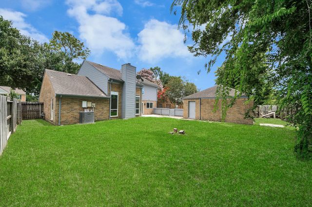8919 Crazy Horse Trail, Houston, TX 77064