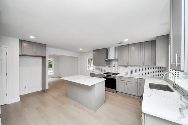 8919 Crazy Horse Trail, Houston, TX 77064