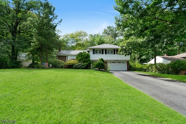 33 Douglas Dr, Montville Twp., NJ 07082