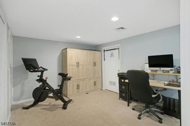 33 Douglas Dr, Montville Twp., NJ 07082