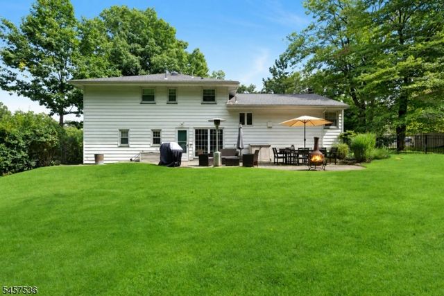 33 Douglas Dr, Montville Twp., NJ 07082