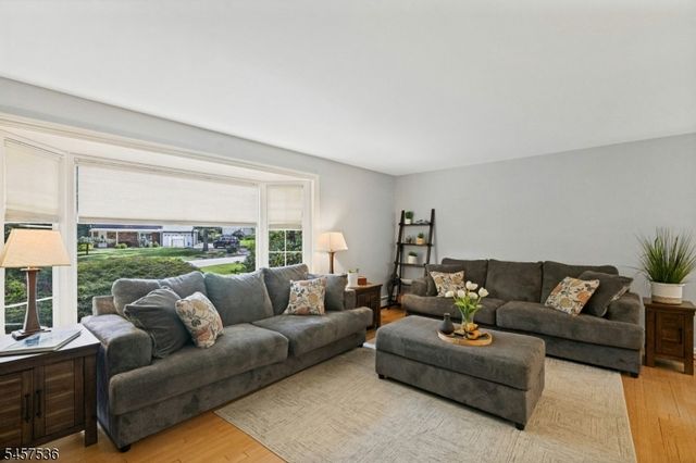 33 Douglas Dr, Montville Twp., NJ 07082