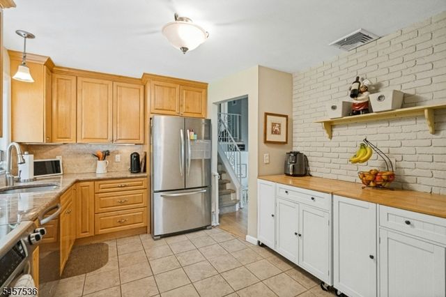 33 Douglas Dr, Montville Twp., NJ 07082