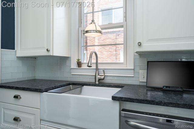2028 N Wilson Avenue, Royal Oak, MI 48073