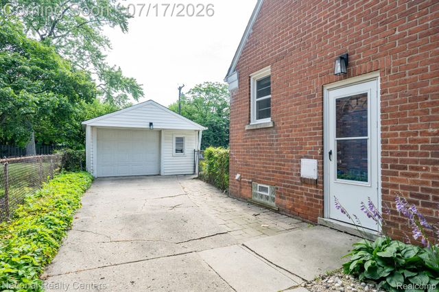 2028 N Wilson Avenue, Royal Oak, MI 48073