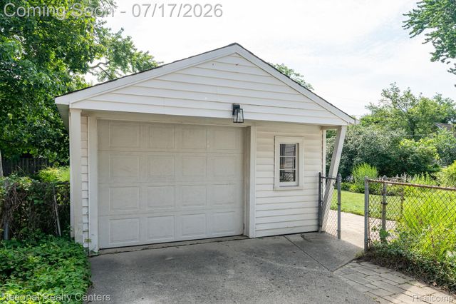 2028 N Wilson Avenue, Royal Oak, MI 48073