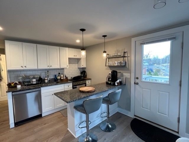 14 Phillips Street 2F, North Kingstown, RI 02852