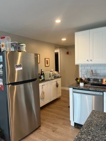 14 Phillips Street 2F, North Kingstown, RI 02852