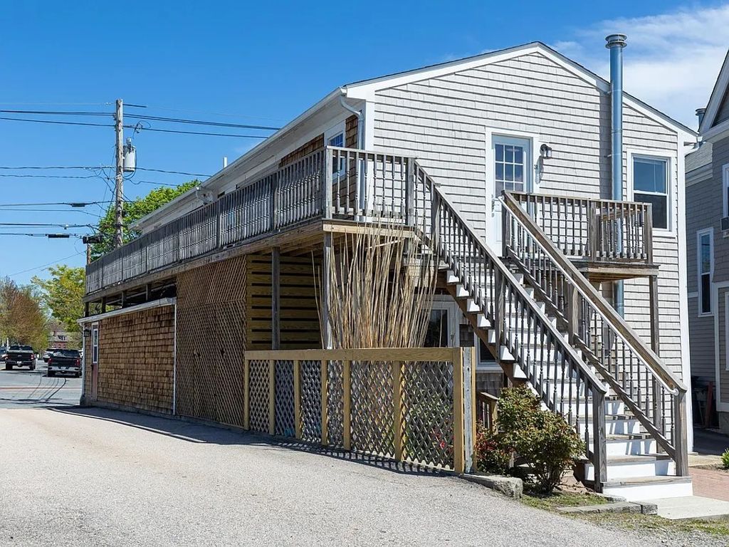 14 Phillips Street 2F, North Kingstown, RI 02852