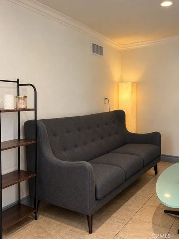 940 Hilldale Ave, West Hollywood, CA 90069