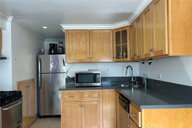 940 Hilldale Ave, West Hollywood, CA 90069