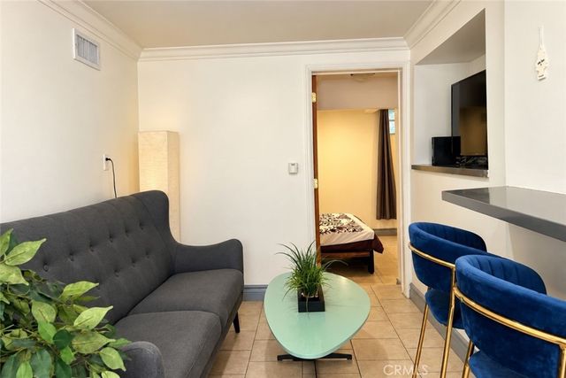 940 Hilldale Ave, West Hollywood, CA 90069