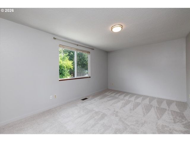 16910 Se LAUGARDIA Way, Milwaukie, OR 97267