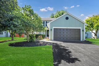31 S London Court, South Elgin, IL 60177