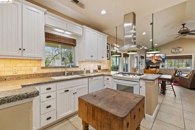 10177 Pulpit Rock Road, Jamestown, CA 95327