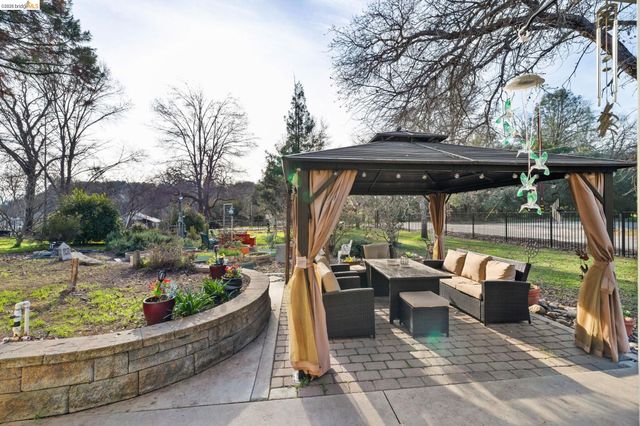 10177 Pulpit Rock Road, Jamestown, CA 95327