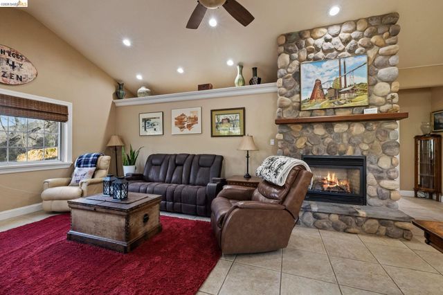 10177 Pulpit Rock Road, Jamestown, CA 95327