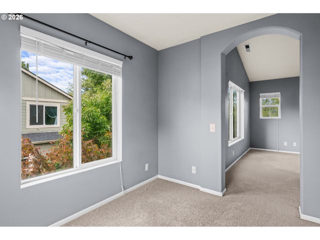 5268 WALES Dr, Eugene, OR 97402