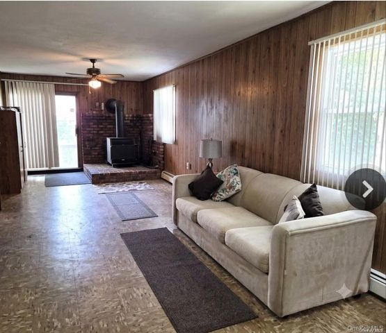 89 Woodycrest Drive, Farmingville, NY 11738