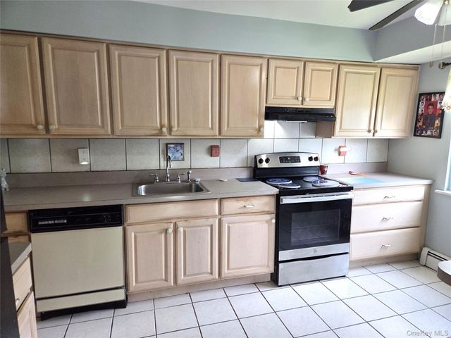 89 Woodycrest Drive, Farmingville, NY 11738