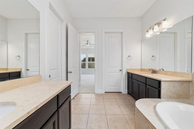 9814 Carver Drive, Iowa Colony, TX 77583