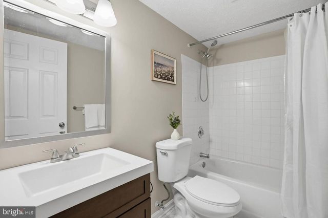 7800 TITAN CT, Pasadena, MD 21122