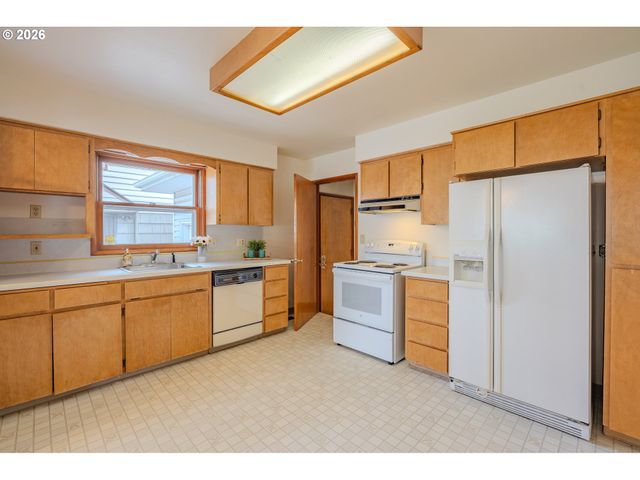 5026 Se INSLEY St, Portland, OR 97206