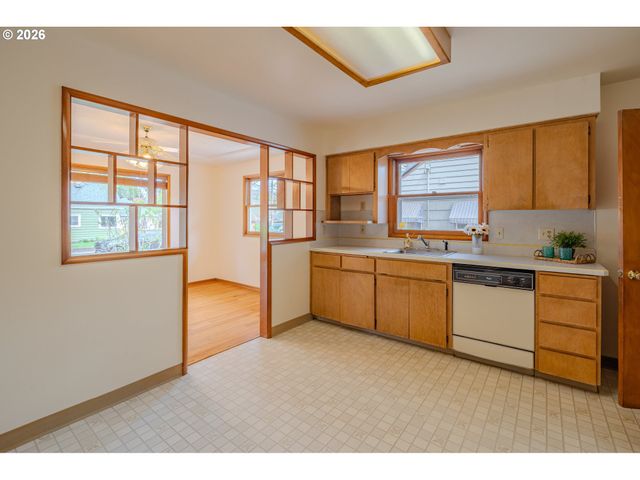 5026 Se INSLEY St, Portland, OR 97206