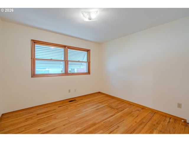 5026 Se INSLEY St, Portland, OR 97206