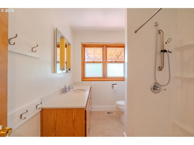 5026 Se INSLEY St, Portland, OR 97206