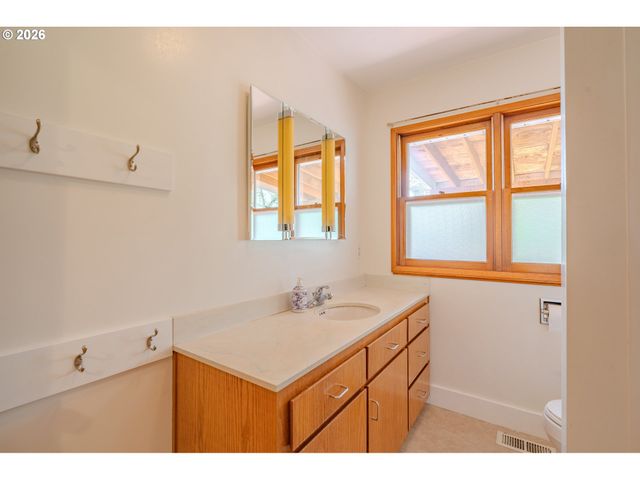 5026 Se INSLEY St, Portland, OR 97206